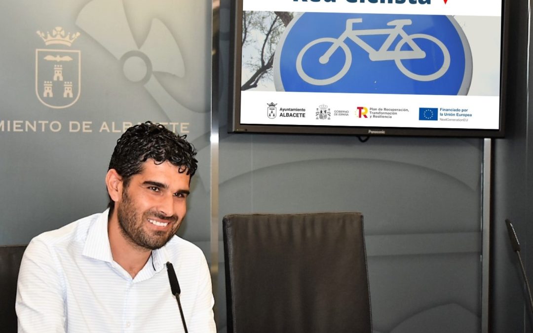 José González confía en que se busque una alternativa técnica que garantice la viabilidad del carril-bici del entorno educativo de la avenida del Teatro