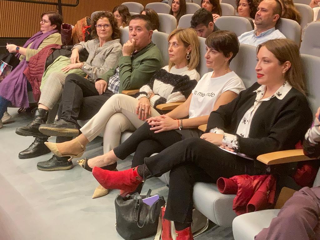 Mesa redonda «Discriminación y violencia hacia las mujeres en el ámbito laboral: periodismo, cultura y deporte»