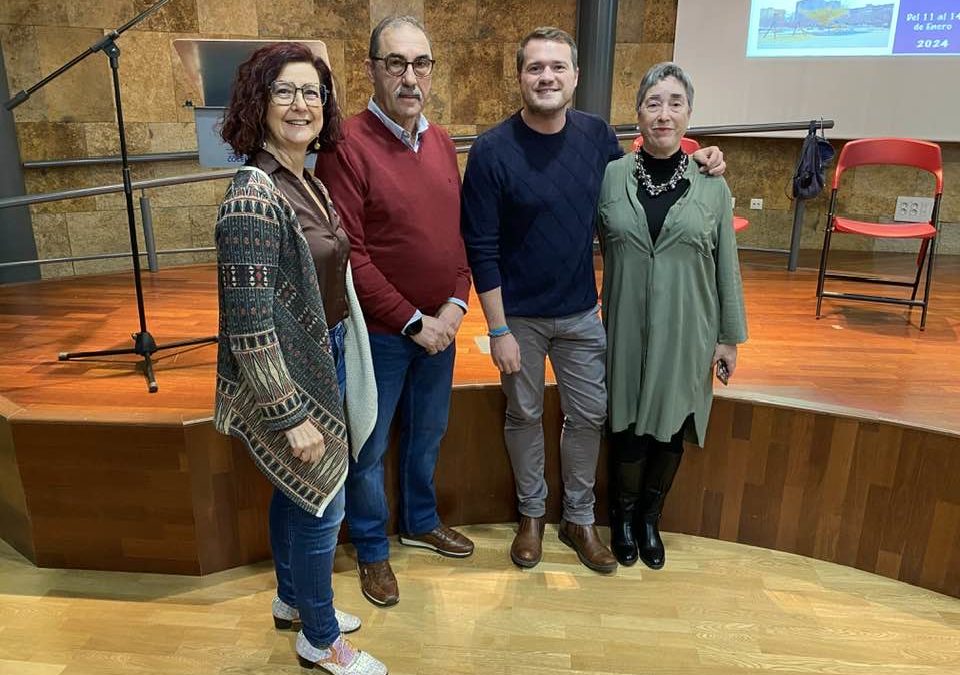 Tarde de pregones en este viernes gélido y de inicio de las fiestas de barrios como en el caso del de San Antonio Abad.