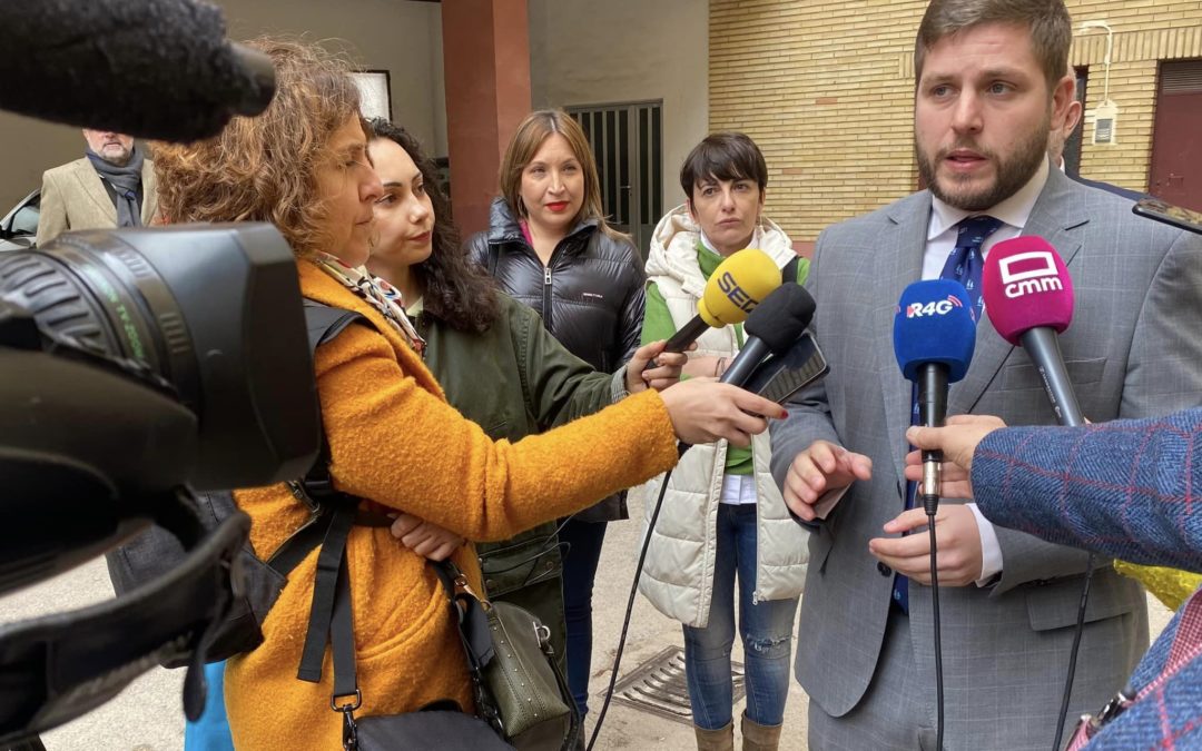 ACOMPAÑAMOS AL CONSEJERO DE FOMENTO VISITA LAS OBRAS DE ACCESIBILIDAD QUE SE HA LLEVADO A CABO EN UN GRUPO DE VIVIENDAS DE PROMOCIÓN PÚBLICA EN ALBACETE