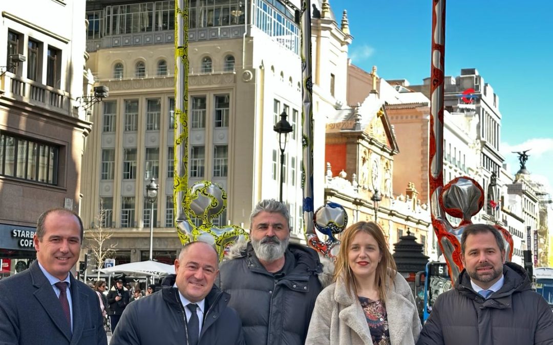 Santi Flores y su obra reciben la visita de los diputados socialistas por Castilla-La Mancha