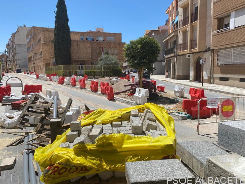 El PSOE critica al alcalde Manuel Serrano por los continuos retrasos en numerosas obras municipales
