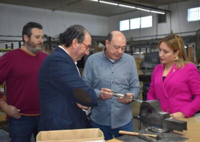 La portavoz del Grupo Municipal Socialista en el Ayuntamiento de Albacete, Amparo Torres, y el concejal Camilo Abietar, han visitado esta mañana las instalaciones de la empresa Joker